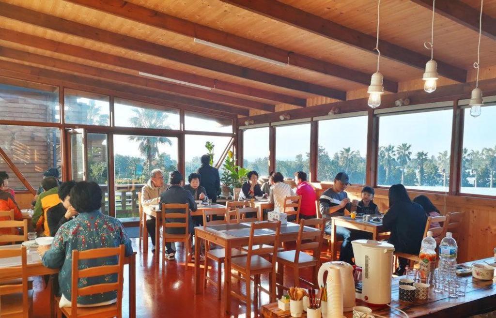 Breakfast At Tiffany'S Pension Seogwipo Bagian luar foto