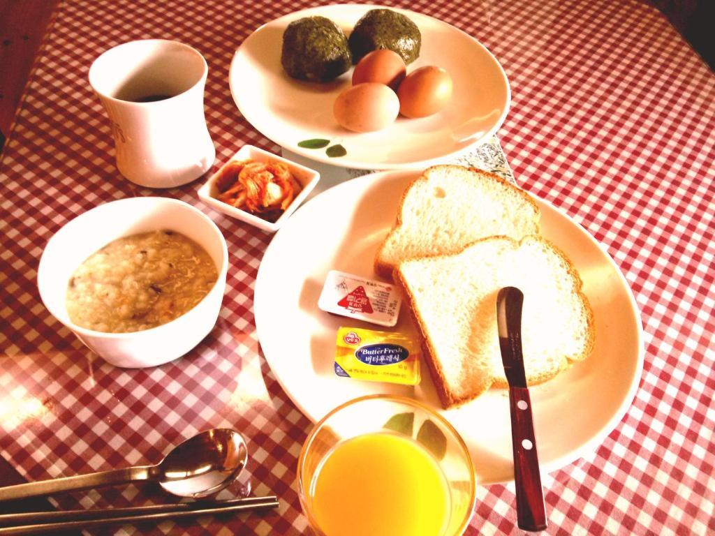 Breakfast At Tiffany'S Pension Seogwipo Ruang foto