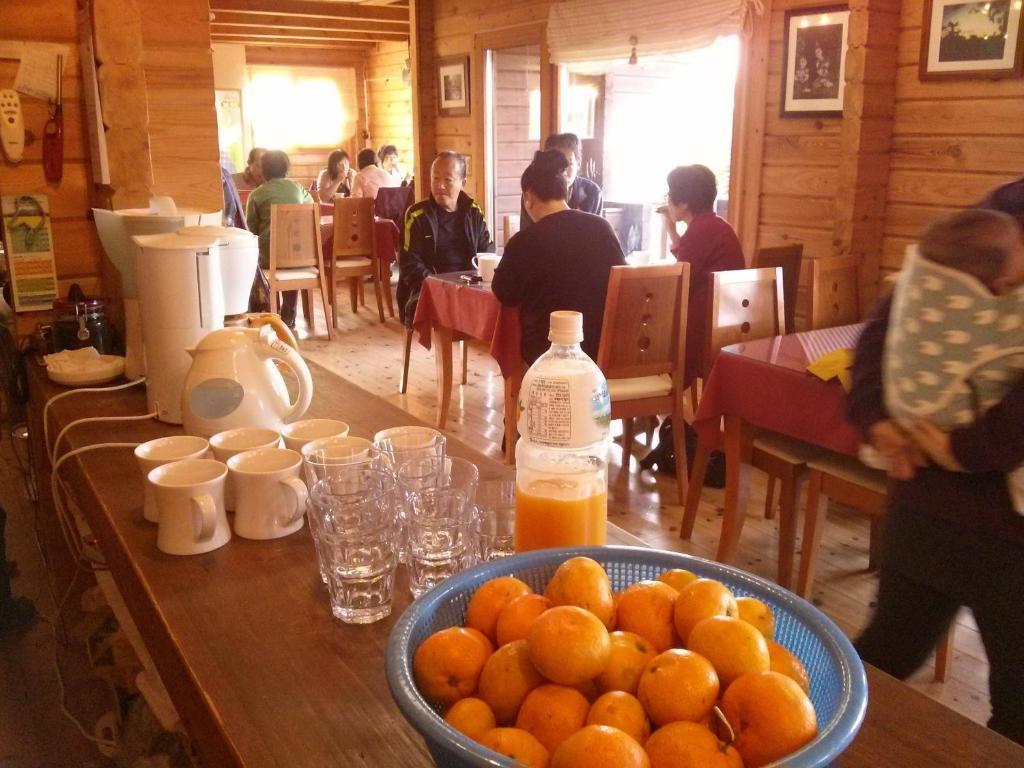 Breakfast At Tiffany'S Pension Seogwipo Ruang foto